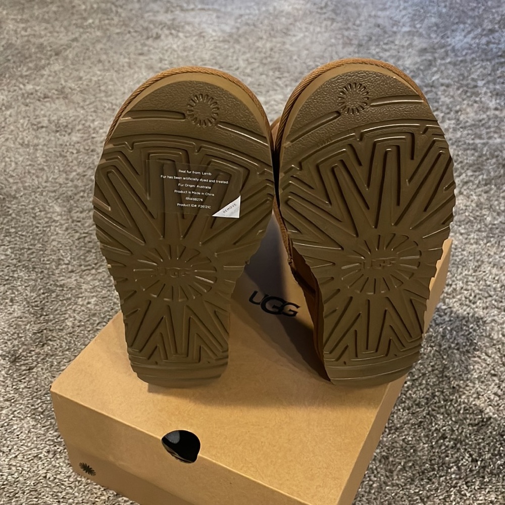 Authentic UGG Classic Short ll in Chestnut - Picture 5 of 9